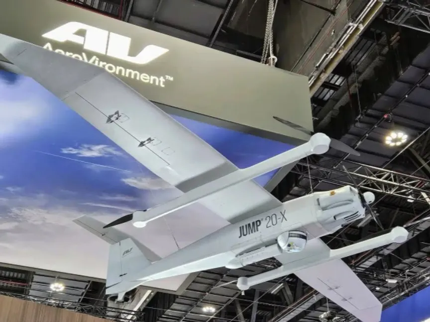 صورة نشرها موقع Naval News للمسيرة JUMP 20-X في معرض IDEX 2025 - navalnews