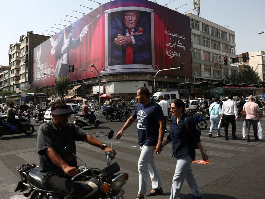 محاولات إيران للهروب من الحصار البحري تصطدم بعوائق البر: شاحنات معطلة وبضائع تالفة