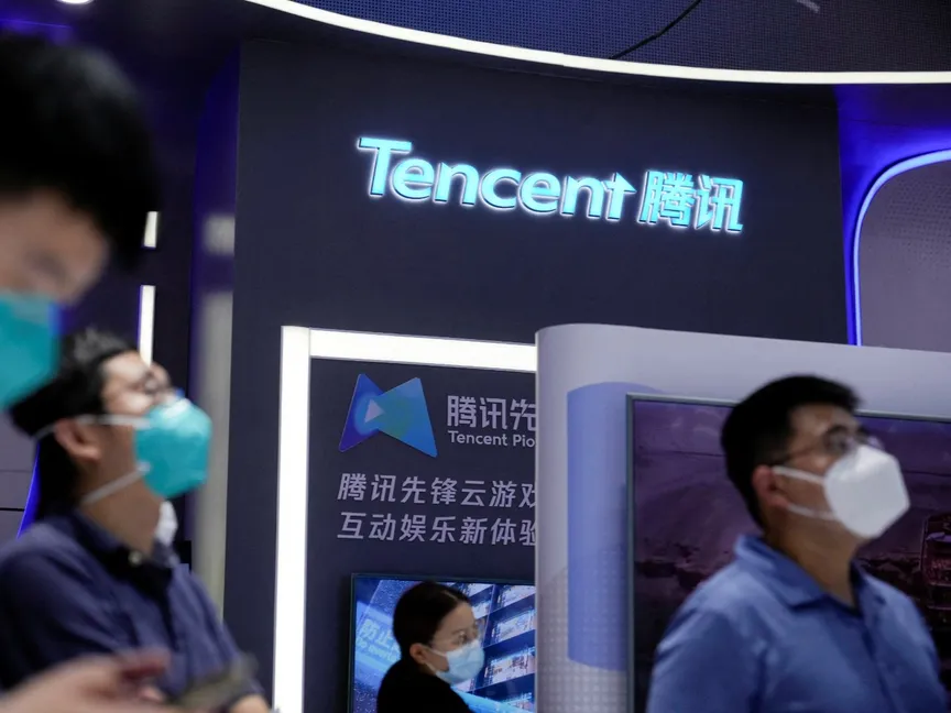 لافتة لشركة Tencent خلال مؤتمر الذكاء الاصطناعي العالمي في شنجهاي بالصين. 1 سبتمبر 2022 - Reuters