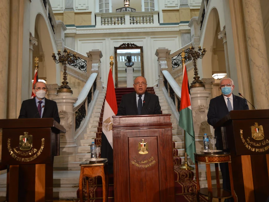 وزراء خارجية مصر، سامح شكري، والأردن، أيمن الصفدي، وفلسطين، رياض المالكي، خلال مؤتمر صحافي سابق في القاهرة - Egyptian ministry of foreign affairs