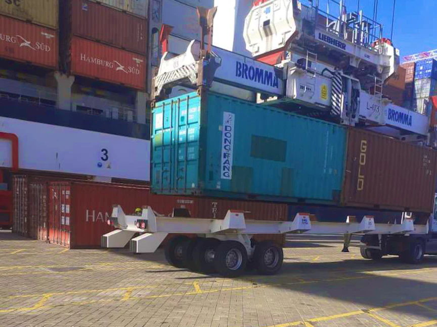 حاويات تحمل شحنة الكوكايين التي ضبطتها الشرطة المغربية على متن باخرة قادمة من البرازيل، 18 أكتوبر 2021 - twitter.com/DGSN_MAROC