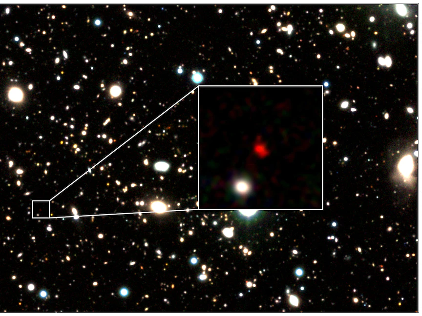 المجرة البعيدة HD1 باللون الأحمر حسبما تظهر في وسط صورة مكبرة - REUTERS