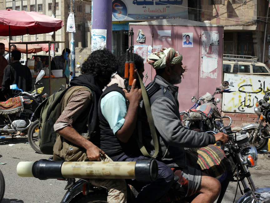 قوات موالية للحكومة اليمنية خلال اشتباكات مع الحوثيين في تعز - 27 يناير 2018 - REUTERS