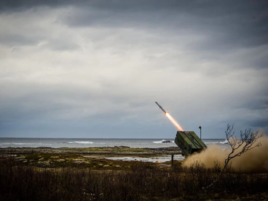 أنظمة صواريخ أرض جو المتقدمة NASAMS من تصنيع شركة رايثيون الأميركية - Raytheon