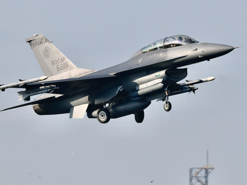 طائرة أميركية من طراز "إف 16" خلال تدريبات عسكرية في تايوان - 15 سبتمبر 2021 - AFP