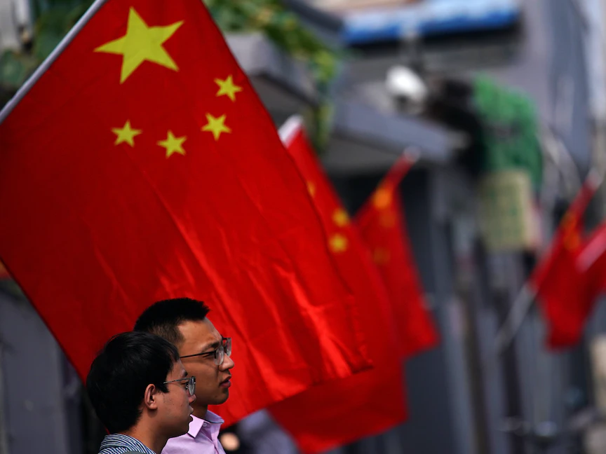 مجموعة أعلام صينية خلال اليوم الوطني الذي يصادف الأول من أكتوبر - REUTERS