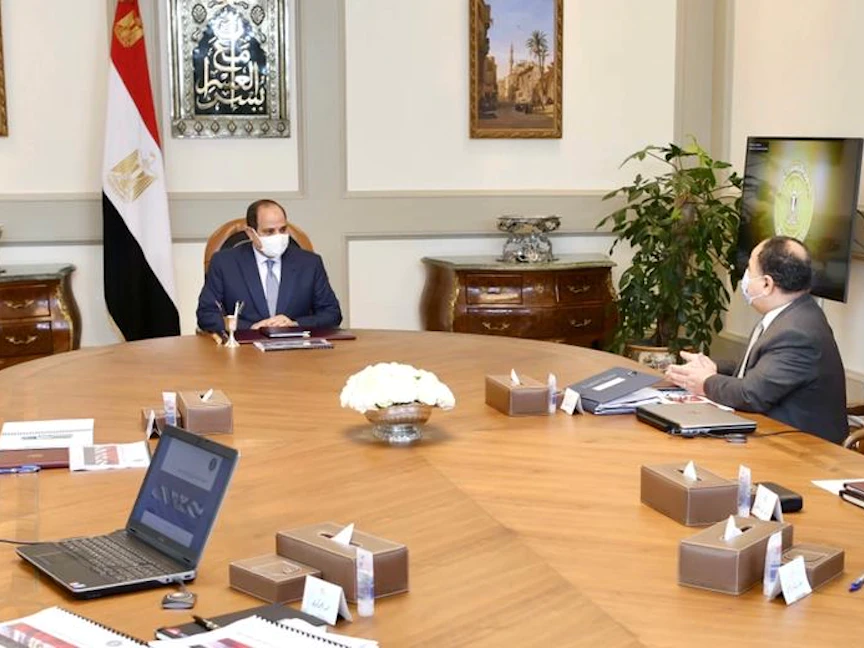 الرئيس المصري عبدالفتاح السيسي خلال اجتماعه برئيس الحكومة مصطفي مدبولي ووزير المالية محمد معيط. 15 مارس 2021 - facebook/Egy.Pres.Spokesman