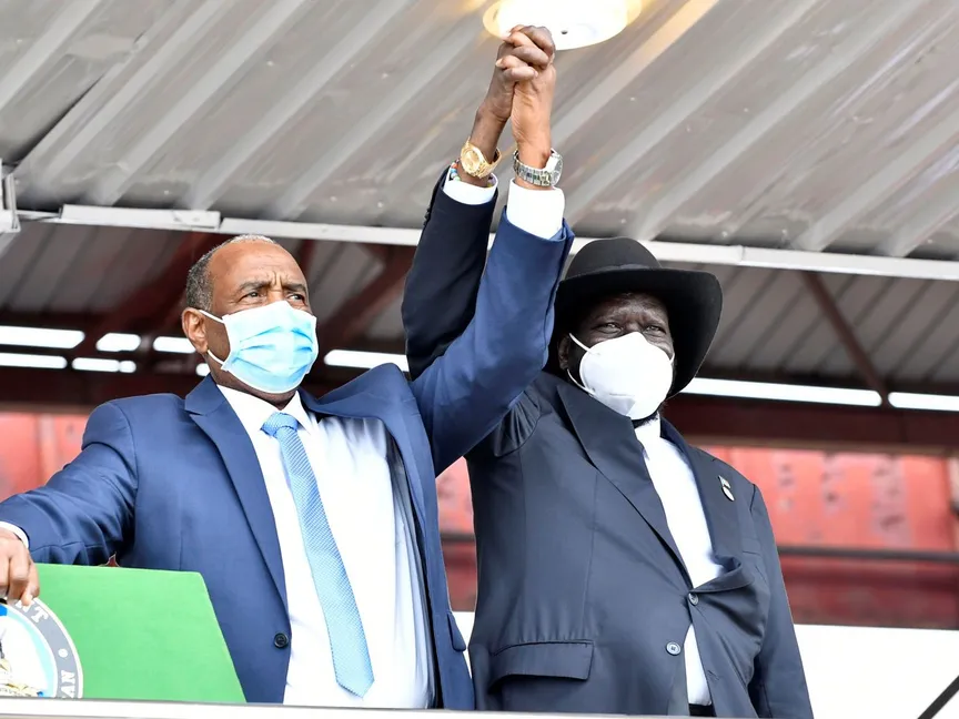 رئيس جمهورية جنوب السودان سيلفا كير ورئيس المجلس السيادي في السودان عبد الفتاح البرهان خلال حفل توقيع اتفاق السلام، جوبا - 3 أكتوبر 2020 - REUTERS