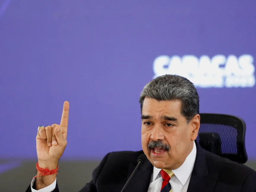 الرئيس الفنزويلي نيكولاس مادورو خلال مؤتمر صحافي وسط تصاعد التوترات مع الولايات المتحدة بشأن نشر السفن الحربية الأميركية في جنوب البحر الكاريبي، كاراكاس، فنزويلا. 1 سبتمبر 2025 - REUTERS