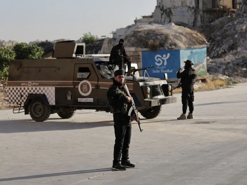 عناصر من قوات الأمن السورية في حلب. 27 مايو 2025 - REUTERS