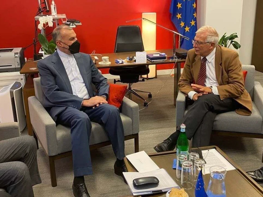 وزير الخارجية الإيراني حسين أمير عبد اللهيان ومسؤول السياسة الخارجية للاتحاد الأوروبي جوزيب بوريل في لقاء على هامش اجتماعات الجمعية العامة للأمم المتحدة، نيويورك -21 سبتمبر 2021. - ar.irna.ir