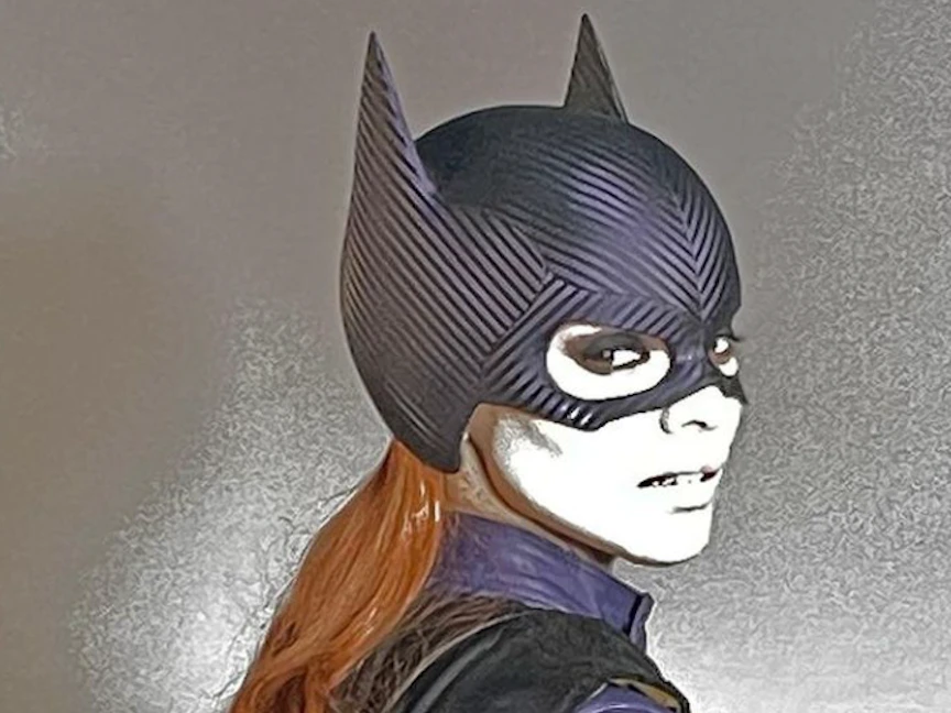 الممثلة والمغنية الأميركية ليسلي جريس في فيلم Batgirl - instagram.com/p/Cg0a7lhrtoL/