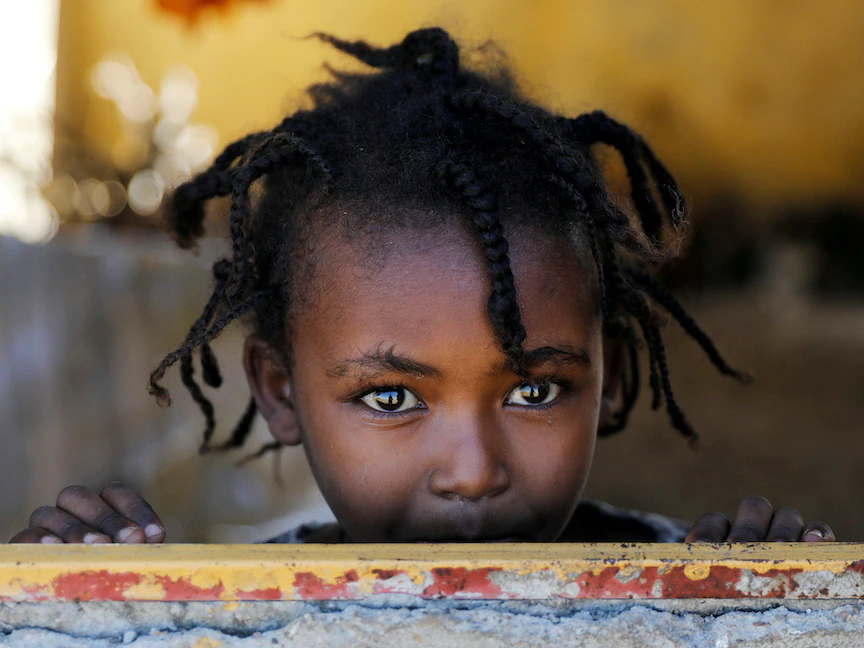 طفلة إثيوبية في مخيّم سوداني للاجئين من إقليم تيغراي، 2 ديسمبر 2020 - REUTERS