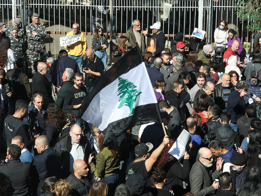 التحقيق بانفجار "مرفأ بيروت".. خلافات السياسة تعصف بساحات القضاء