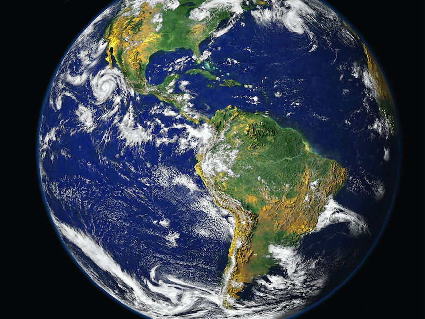 صورة للأرض نشرتها وكالة ناسا - REUTERS