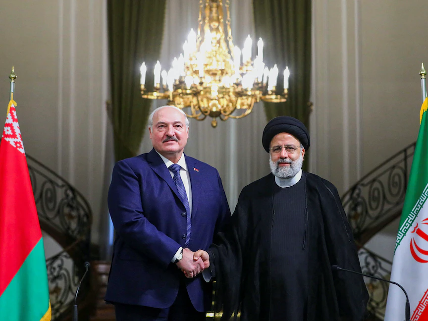 الرئيسان الإيراني إبراهيم رئيسي والبيلاروسي ألكسندر لوكاشينكو خلال لقاء في طهران. 13 مارس 2023 - via REUTERS
