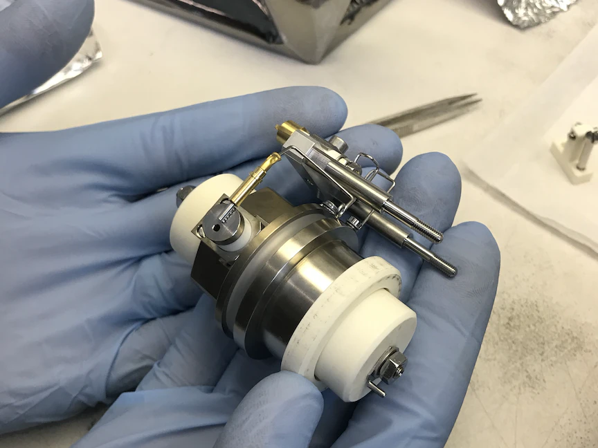 جهاز طوره فريق من جامعة "ماريلاند" الأميركية يُمكن استخدامه للكشف عن علامات الحياة في الكواكب الخارجية - "الشرق"