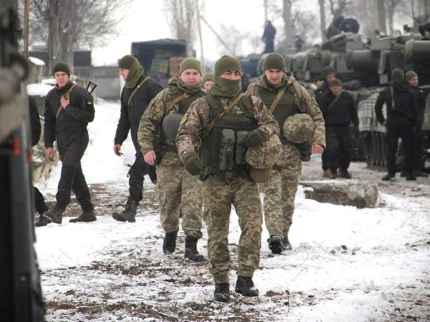 أفراد من لواء المشاة البحري الـ35 التابع للقوات المسلحة الأوكرانية خلال تدريبات على نشر القوات في أوديسا، أوكرانيا- 28 يناير 2022 - via REUTERS