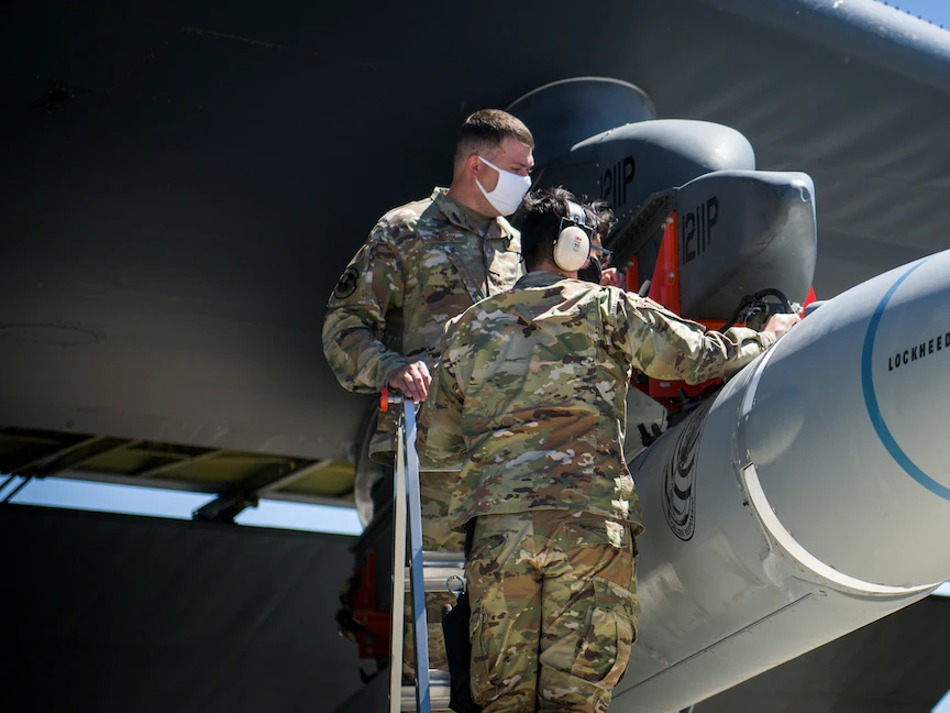 اختبار صاروخ فوق صوتي في قاعدة عسكرية أميركية في كاليفورنيا - 6 أغسطس 2020 - REUTERS