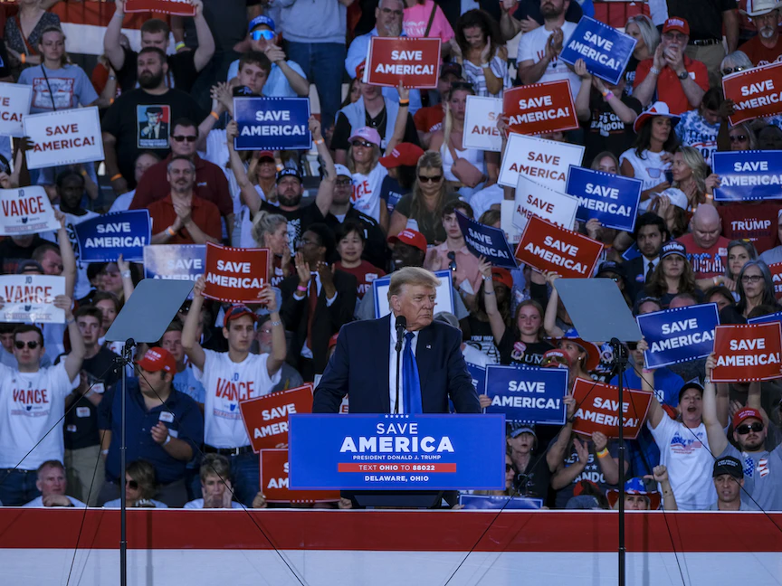 الرئيس الأميركي السابق دونالد ترمب خلال تجمع انتخابي بأوهايو - Bloomberg