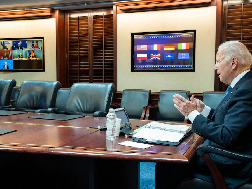 الرئيس الأميركي جو بايدن خلال القمة الافتراضية مع قادة أوروبيين لبحث تدابير ردع روسيا بشأن أزمة أوكرانيا- 24 يناير 2022 - twitter/POTUS