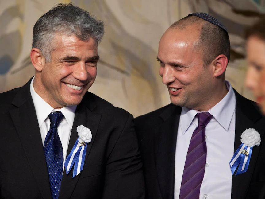 نفتالي بينيت ويائير لَبيد خلال جلسة للكنيست الإسرائيلي. 5 فبراير 2013. - Getty Images