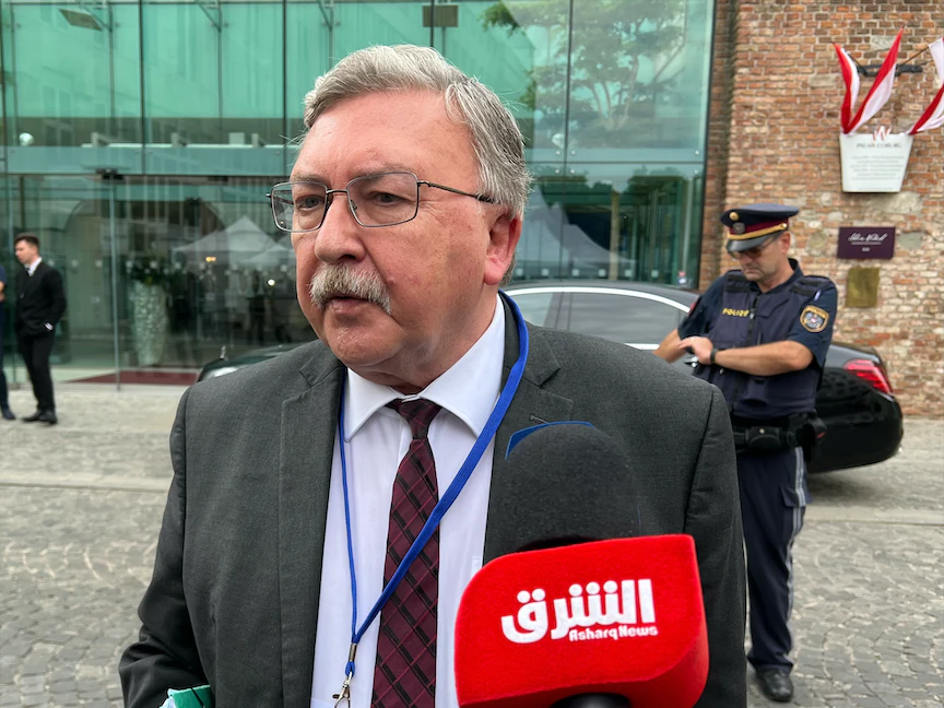 كبير المفاوضين الروس في محادثات فيينا ميخائيل إليانوف متحدثاً لـ"الشرق" في فيينا- 7 أغسطس 2022 - الشرق