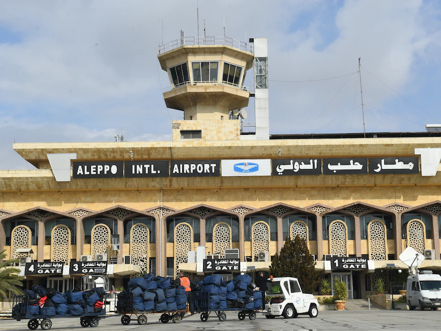 وصول مساعدات إلى مطار حلب الدولي للمتضررين من الزلزال. 7 فبراير 2023 - AFP