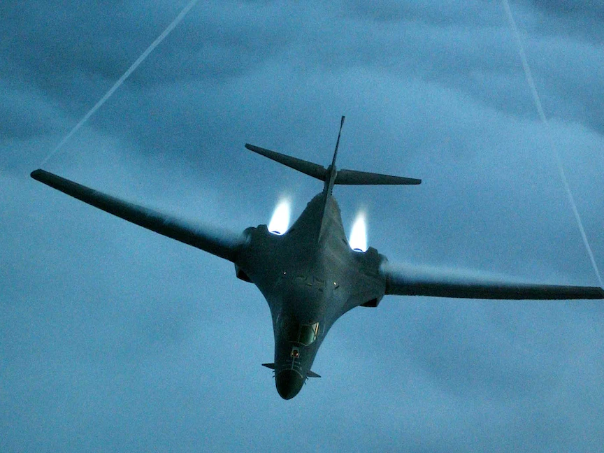 قاذفة أميركية من طراز "بي-1" - REUTERS