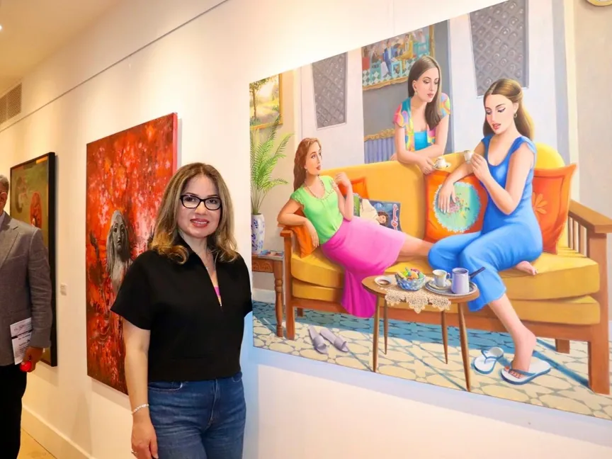 الفنانة العراقية نادية أوسي لـ"الشرق": أرسم طقوس الصداقة واللقاء
