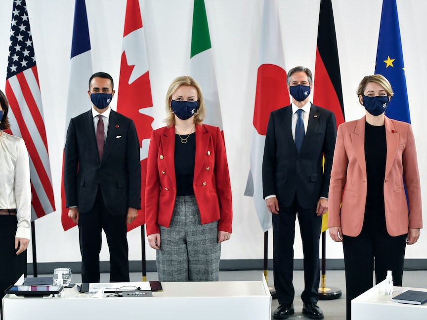 واشنطن ولندن وباريس وبرلين تؤكد دعم أوكرانيا وتحذر من نفاد الوقت في محادثات إيران