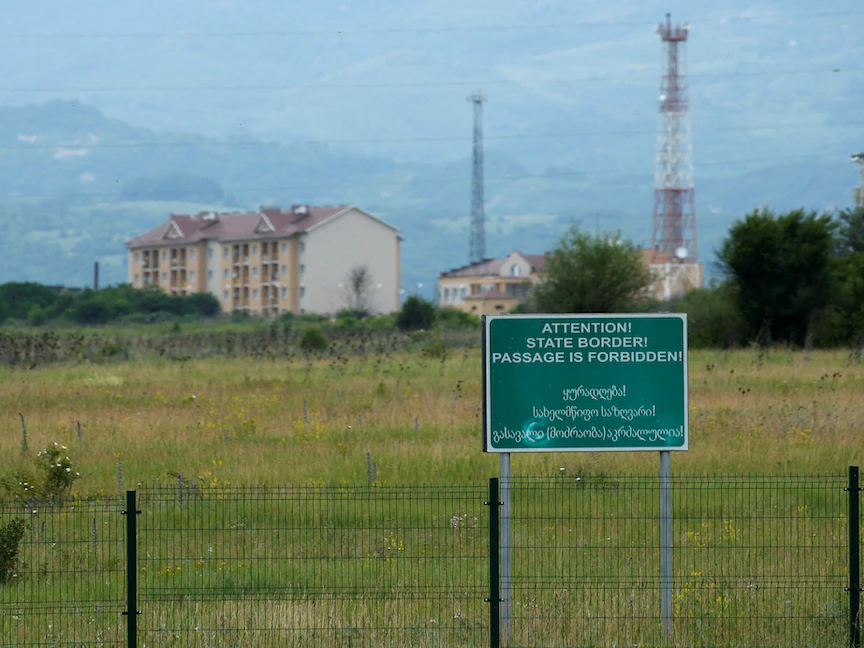 قادة عسكرية روسية في منطقة أوسيتيا الجنوبية الانفصلاية بجورجيا، 4 يونيو 2018 - REUTERS