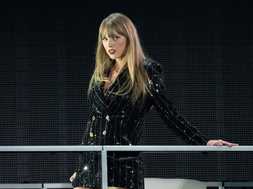 تايلور سويفت تواجه الذكاء الاصطناعي بتسجيل صوتها وصورتها