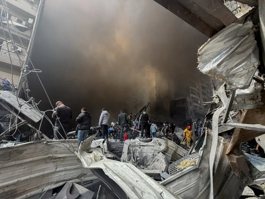 دمار واسع وسط العاصمة اللبنانية بيروت بعد غارات إسرائيلية. 8 أبريل 2026 - Reuters