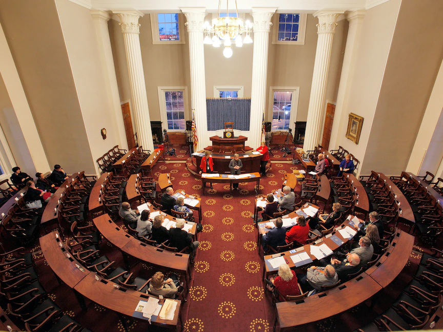 الانتخابات الأميركية لا يحسمها الشعب.. هل يتكرر سيناريو "ترمب كلينتون"؟