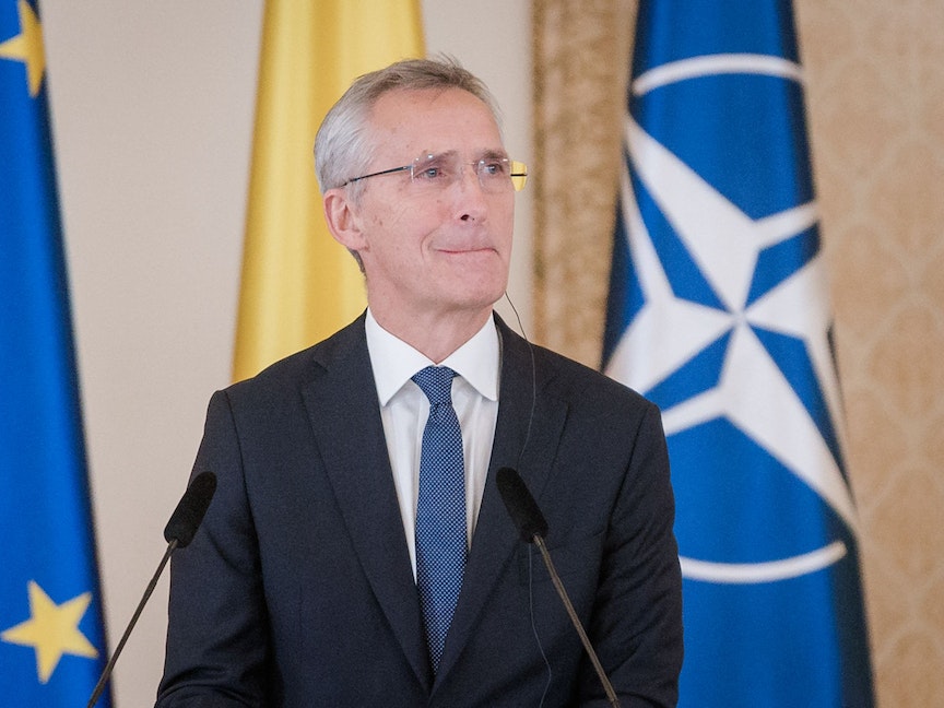 "الناتو": نحتاج لإقامة علاقات واتصالات مع روسيا