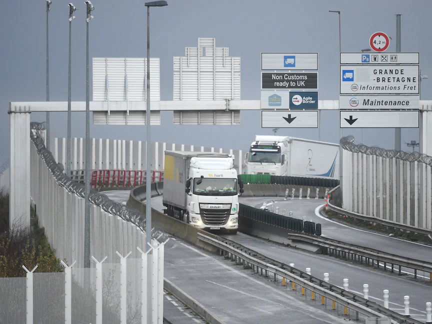 شاحنات بريطانية على الحدود مع فرنسا - 25 ديسمبر 2020. - AFP