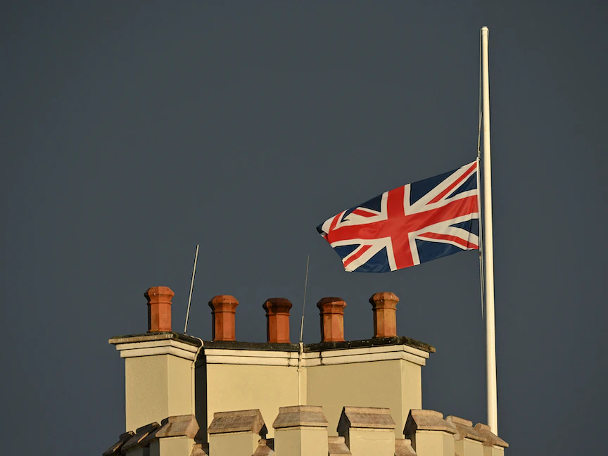 تنكيس الأعلام في لندن - AFP