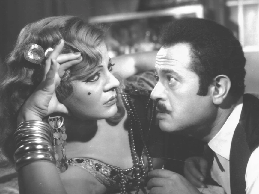 مذكرات نادية لطفي (7): زوّرت شهادة طبية للهروب من "قصر الشوق"