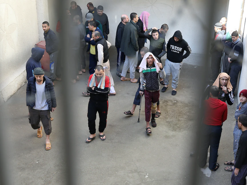 سجناء يشتبه بانتمائهم إلى تنظيم داعش في سجن بالحسكة في سوريا - 11 يناير 2020 - REUTERS