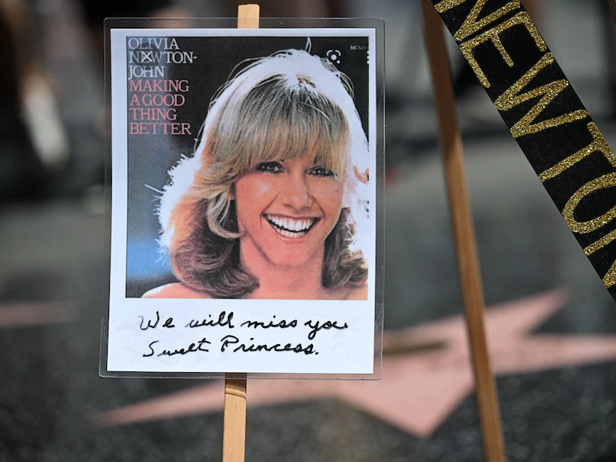 صورة للمغنية والممثلة الأسترالية أوليفيا نيوتن-جون في ممشى المشاهير بهوليوود ولاية كاليفورنيا - 8 أغسطس 2022. - AFP