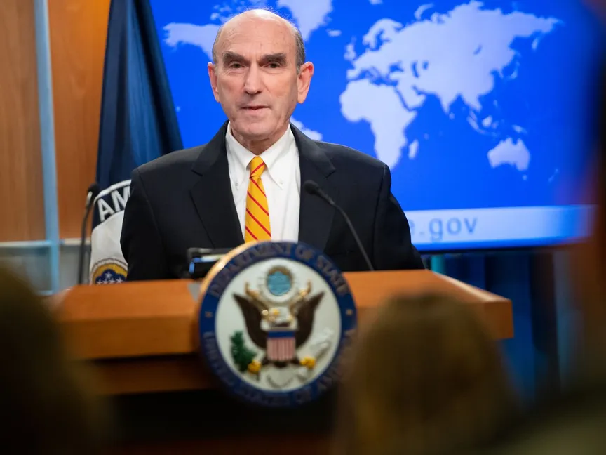 المبعوث الأميركي لشؤون إيران، إليوت إبرامز، خلال مؤتمر صحافي بمقر وزارة الخارجية بالعاصمة واشنطن - AFP