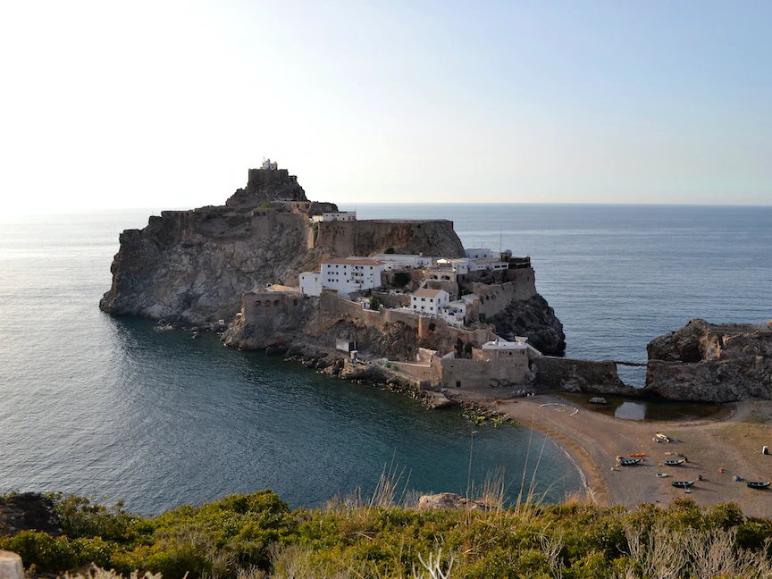 جزيرة "قميرة" الخاضعة لسيطرة إسبانيا ويطالب المغرب باسترجاعها - AFP
