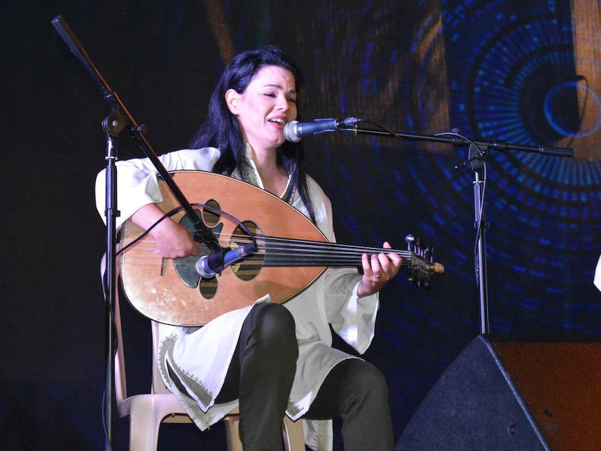 دالين جبّور لـ"الشرق": الغناء متعة شخصية والارتجال إبداع