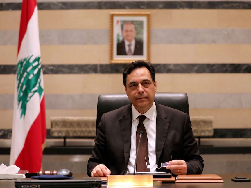 رئيس حكومة تصريف الأعمال حسان دياب في مقر الحكومة اللبنانية بعد أسبوع من انفجار مرفأ بيروت، 10 أغسطس 2020 - REUTERS