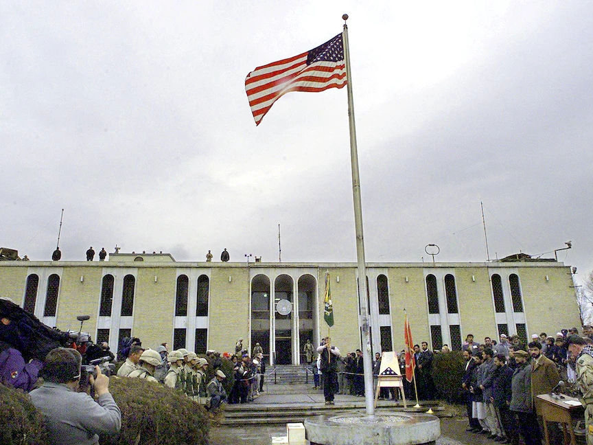 حفل افتتاح السفارة الأميركية في العاصمة الأفغانية كابول. 17 ديسمبر 2001 - AFP