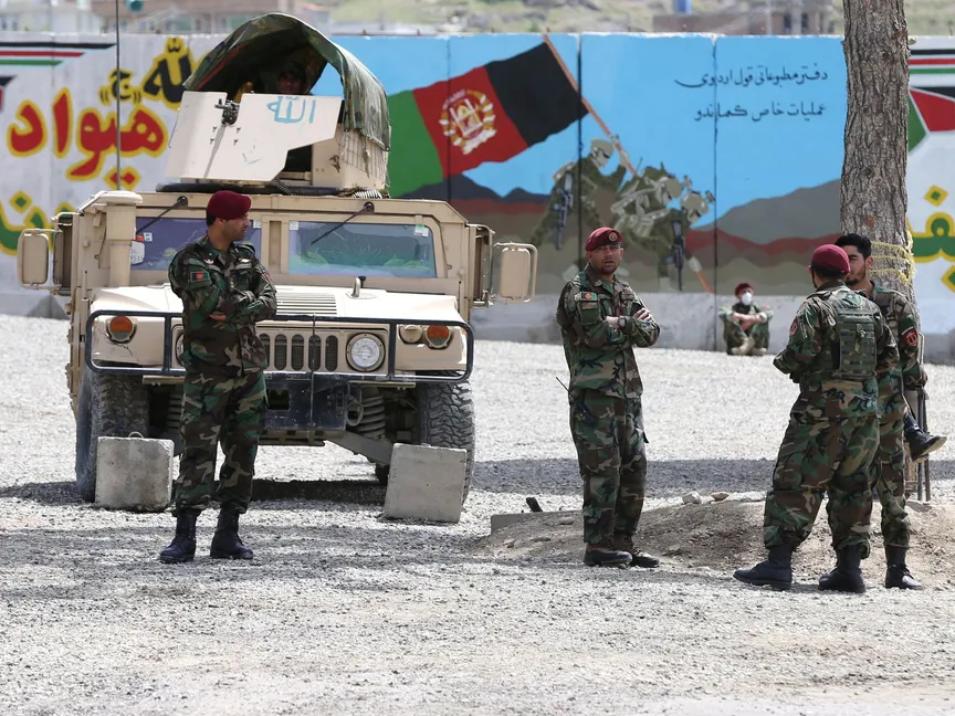 الجيش الوطني الأفغاني في موقع تعرض للهجوم. 29 أبريل 2020 - REUTERS