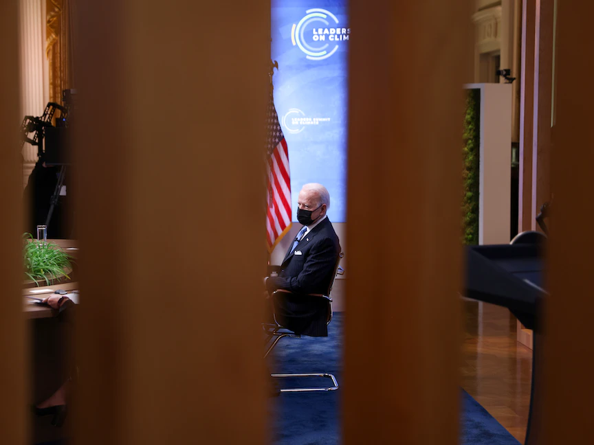 الرئيس الأميركي جو بايدن في الغرفة الشرقية بالبيت الأبيض - 23 أبريل 2021 - REUTERS