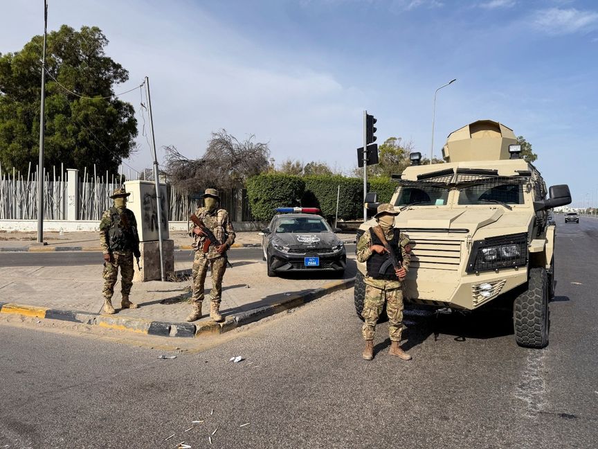 البارود يعيد تشكيل خارطة النفوذ.. ماذا يحدث في ليبيا؟