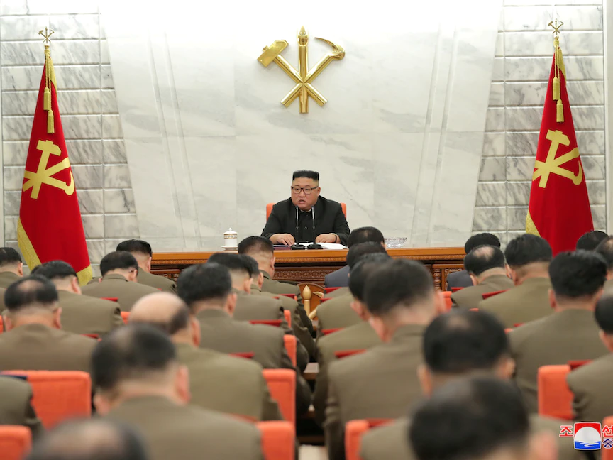 زعيم كوريا الشمالية كيم جونغ أون خلال الاجتماع الأول الموسّع للجنة العسكرية المركزية الثامنة لحزب العمال الكوري، في بيونغ يانغ - 25 فبراير 2021 - via REUTERS
